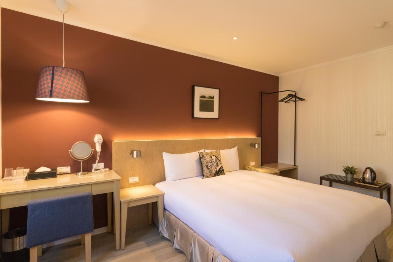 Just Enjoy Business Hotel Tainan Exterior foto