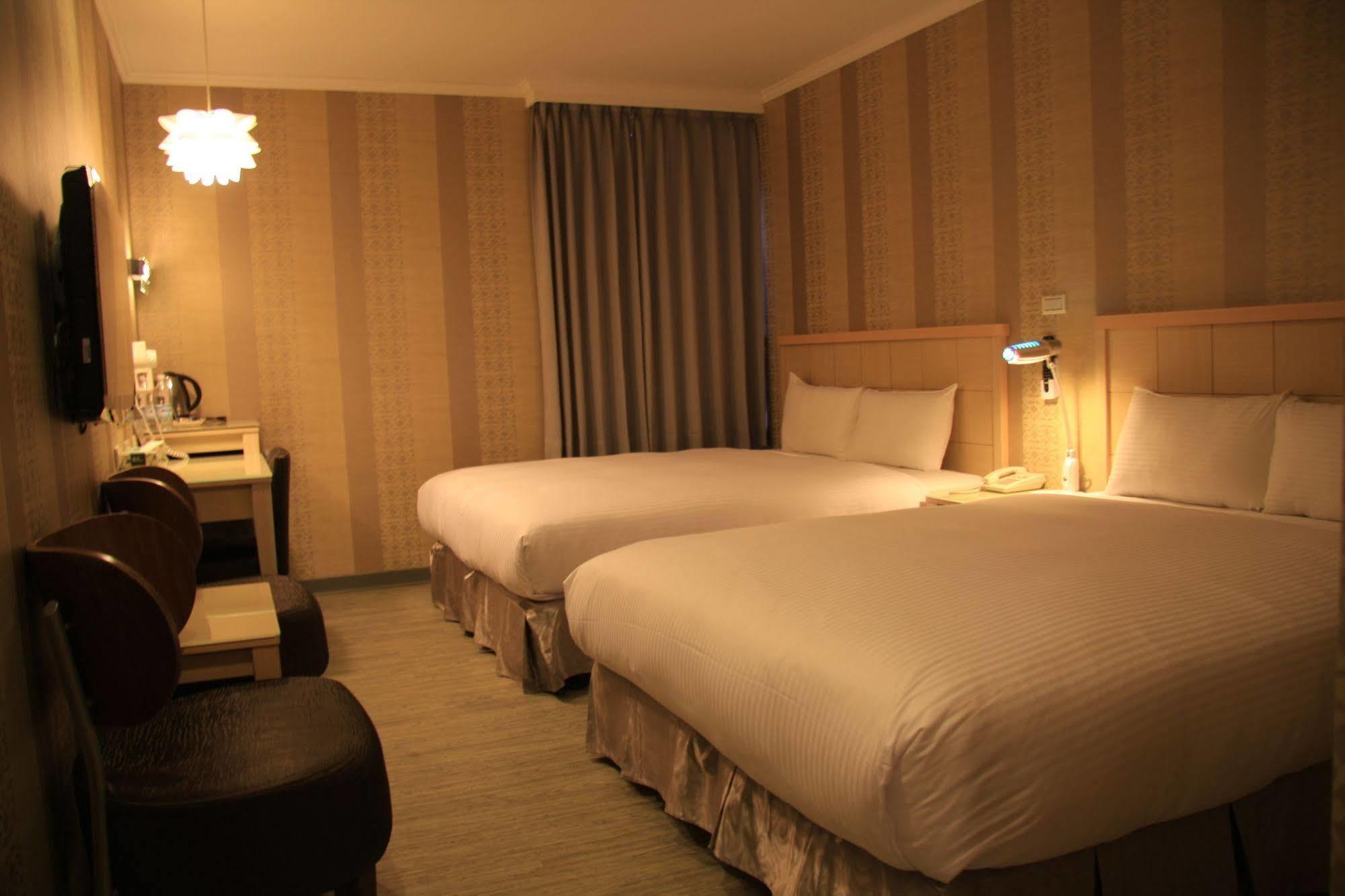 Just Enjoy Business Hotel Tainan Exterior foto