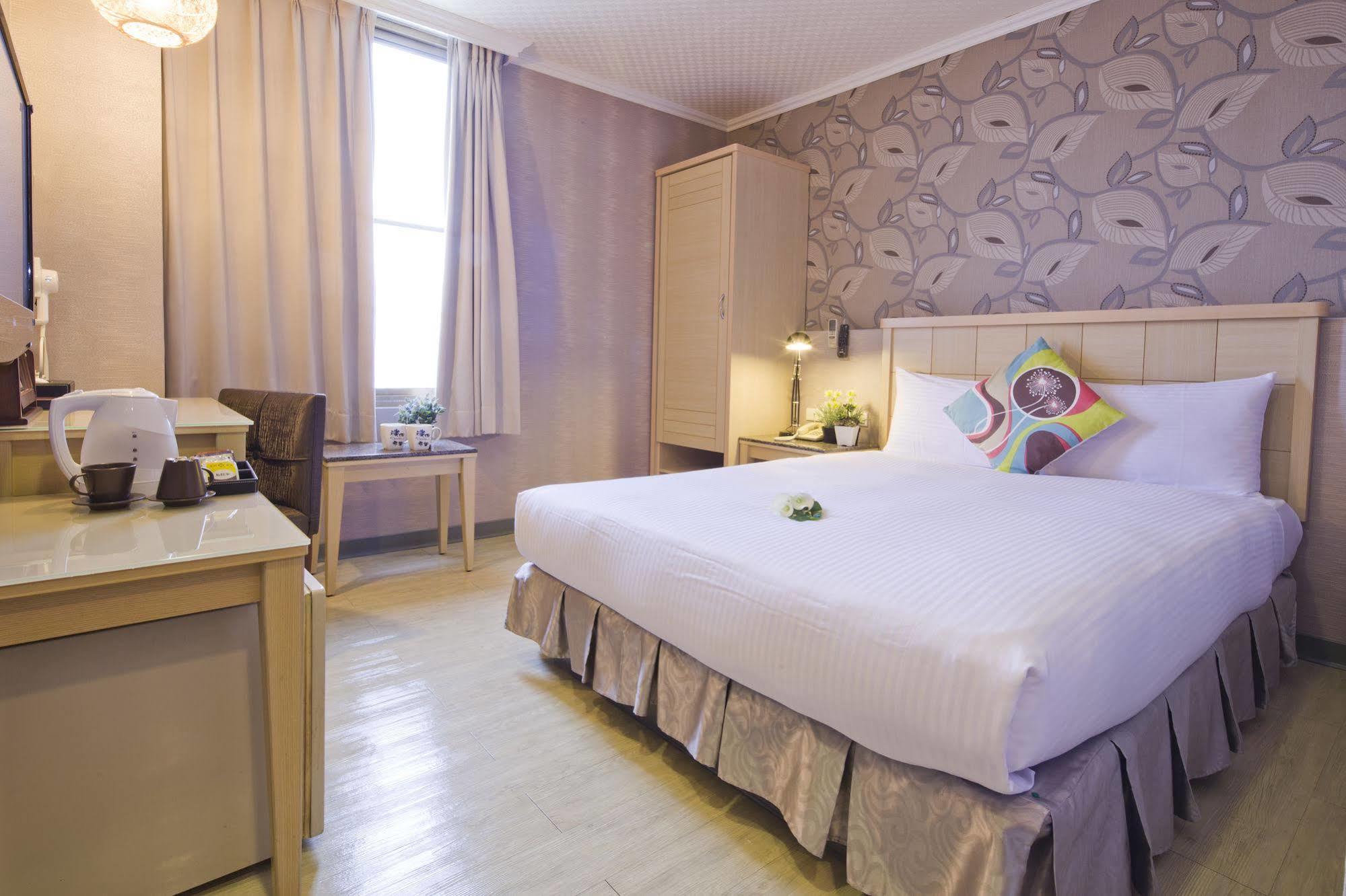 Just Enjoy Business Hotel Tainan Exterior foto